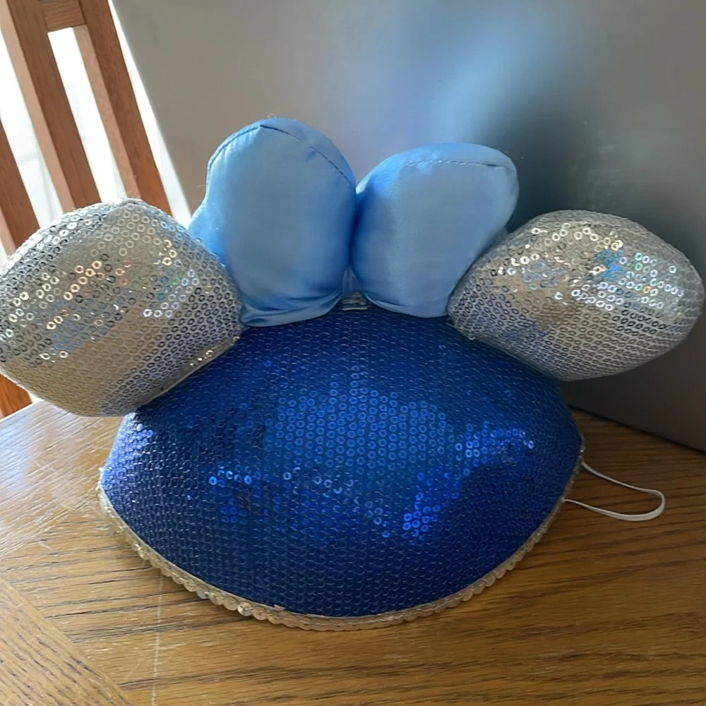 Disney Disneyland 60th Anniversary Minnie Mouse Sequined Ear Hat w/ Charms Adult